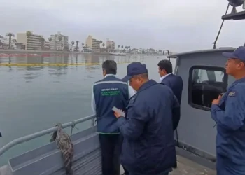 Fiscalía inició investigación preliminar por manchas de hidrocarburos en el mar de La Punta
