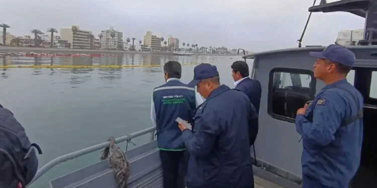 Fiscalía inició investigación preliminar por manchas de hidrocarburos en el mar de La Punta