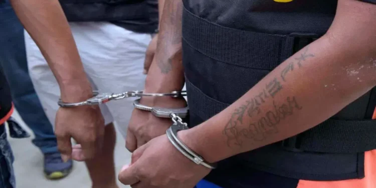 Detienen a tres hombres acusados de pertenecer a una banda de extorsionadores