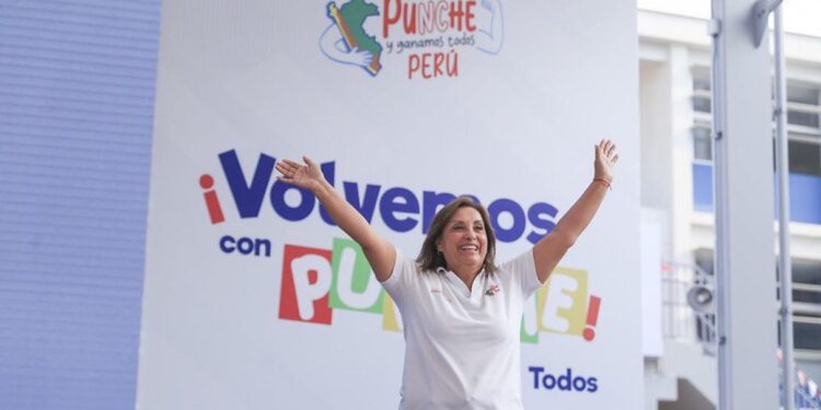 Dina Boluarte ante ola criminal: «Estoy pensando firmemente en la pena de muerte»