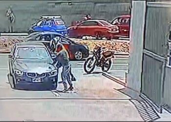 Motocicleta de ladrón no enciende y vecinos lo capturan tras asalto en Carmen de la Legua