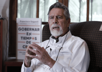 FRANCISCO SAGASTI: “NOS GOBIERNAN PERÚ LIBRE Y FUERZA POPULAR… YA SABEN A QUIÉN NO ELEGIR”