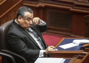 GUSTAVO ADRIANZÉN RESPONDIÓ ANTE EL CONGRESO POR CUESTIONAMIENTOS AL GOBIERNO DE DINA BOLUARTE