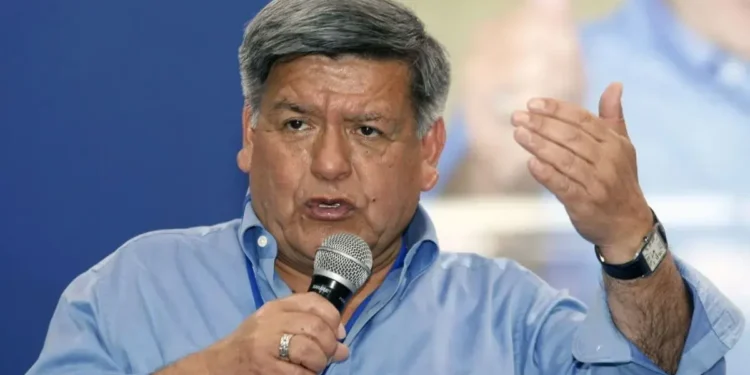 CÉSAR ACUÑA PLANTEA CREAR UNA BASE MILITAR EN PATAZ PARA COMBATIR LA MINERÍA ILEGAL