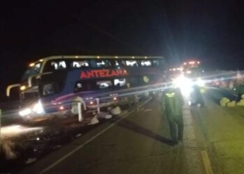 TERROR EN LA CARRETERA: BANDA ARMADA ASALTA EN SIMULTÁNEO CINCO BUSES INTERPROVINCIALES EN AYACUCHO