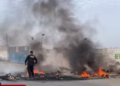 PARO DE TRANSPORTISTAS: QUEMA DE LLANTAS GENERA BLOQUEO TEMPORAL EN LA AVENIDA TÚPAC AMARU