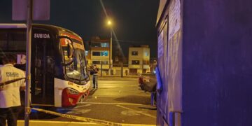 ¡TERROR EN LA NÉSTOR GAMBETTA! Atacan a balazos bus del Consorcio Roma con pasajeros a bordo